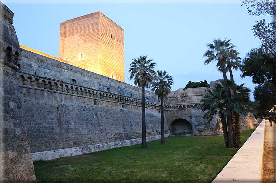 foto Bari di notte